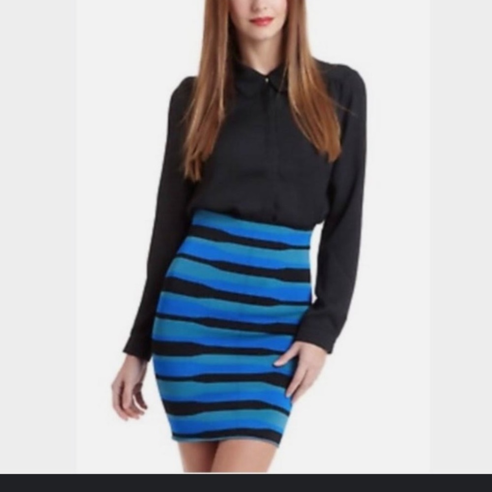 Skirt Blue Small Power Skirt Bandage Skirt BCBG Max Azria EUC